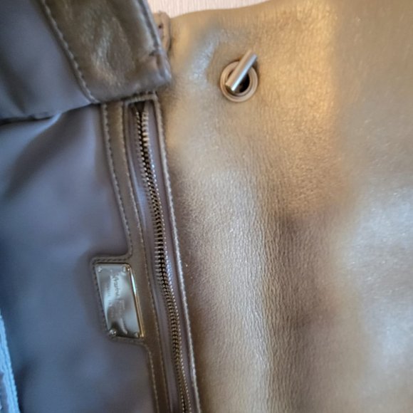 New Salvatore Ferragamo Gold GINNY Bag - Perfect for Holidays! - Picture 5 of 7